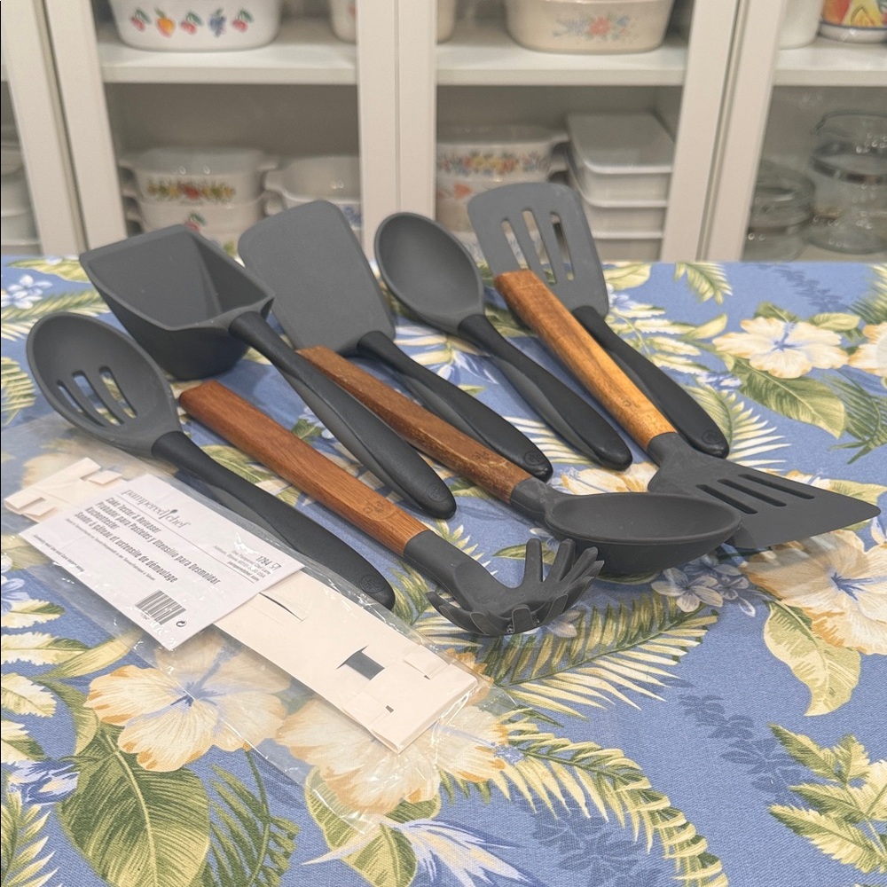 Pampered Chef Gray and Wood Silicone Kitchen Utensil Set